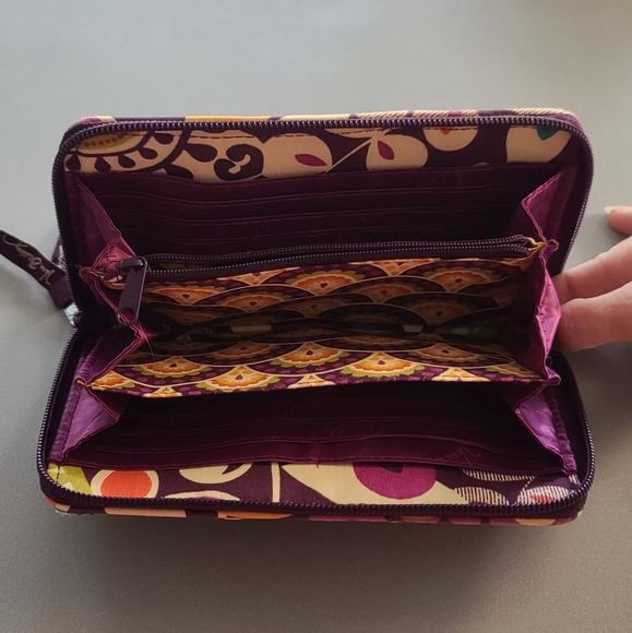 Vera Bradley Plumb Crazy Accordion Wallet. Some wear and tear. Good Condition. - Picture 3 of 4